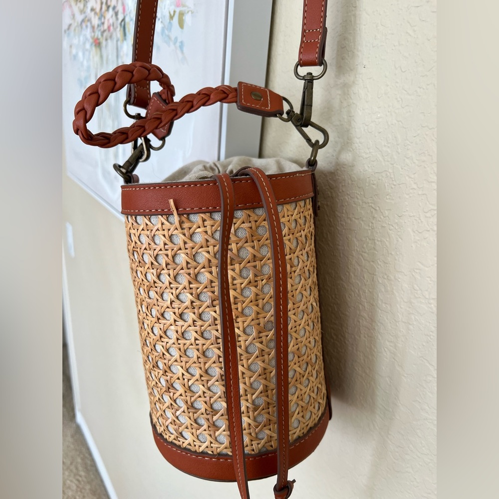 Tommy Bahama Bucket Bag Fall Runway!